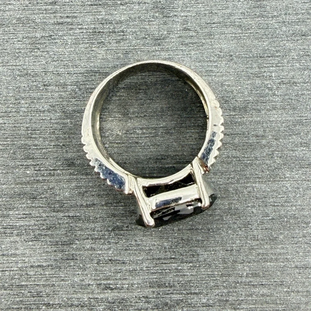 Vtg Silver Tone Black Oval Faceted Stone Ring Textured Band Gothic Statement Y2K
